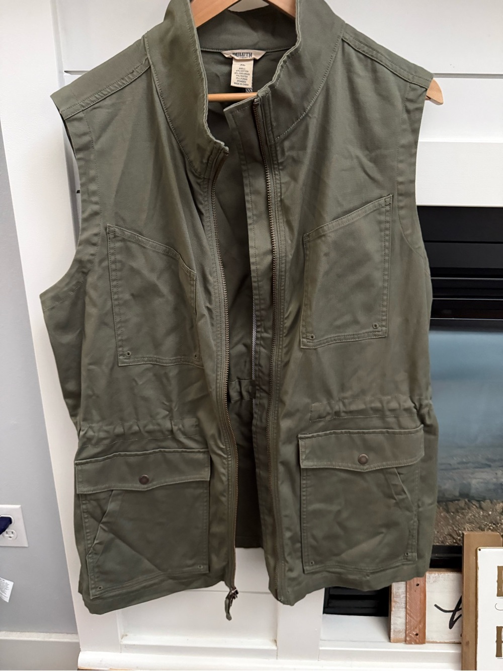 Duluth trading women’s Olive Utility Vest - with waist tie size XL
